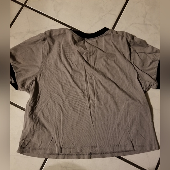 Juniors cropped tee size Large - Picture 4 of 4